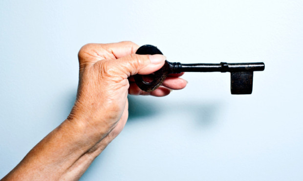 key_hand_1170-770x460